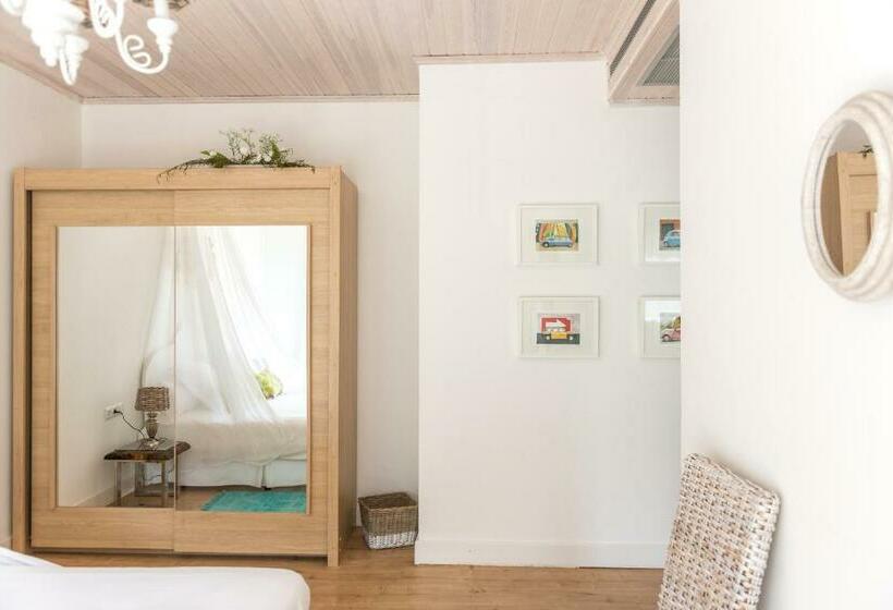 اتاق داخلی دلوکس, Es Cel De Begur