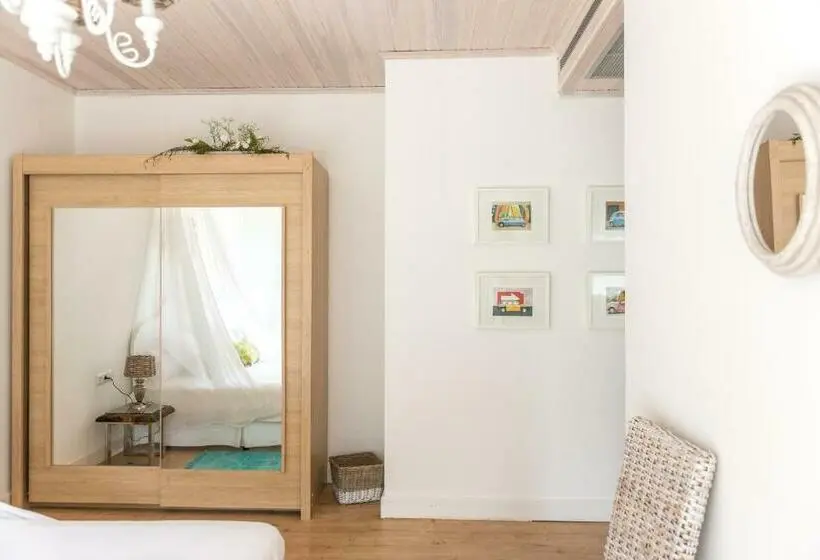 Deluxe Zimmer interior, Es Cel De Begur