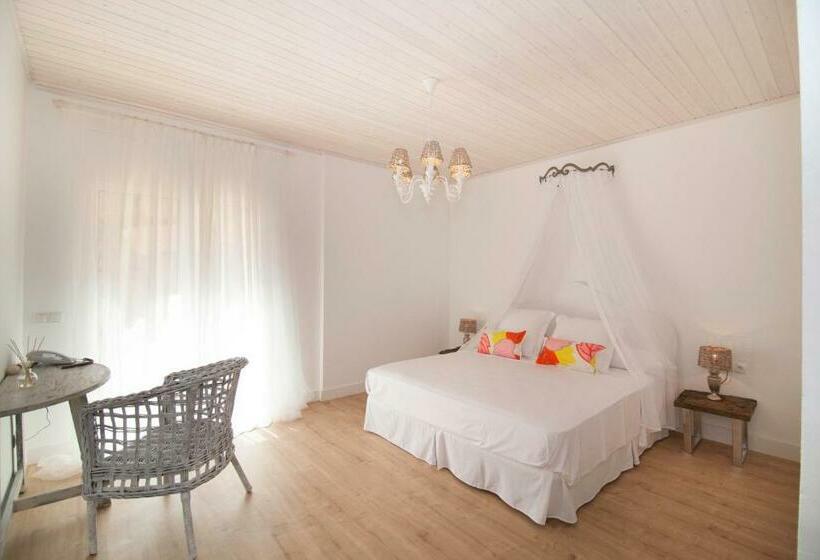 اتاق داخلی دلوکس, Es Cel De Begur