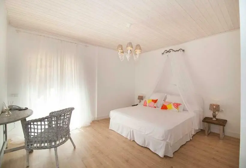 Deluxe Zimmer interior, Es Cel De Begur