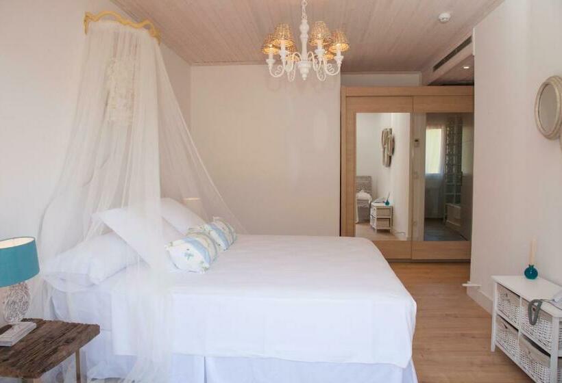 اتاق لوکس با تراس, Es Cel De Begur