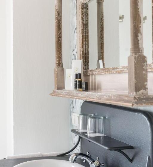 اتاق لوکس با تراس, Es Cel De Begur