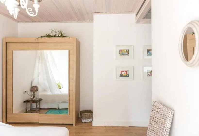 Deluxe Zimmer, Es Cel De Begur