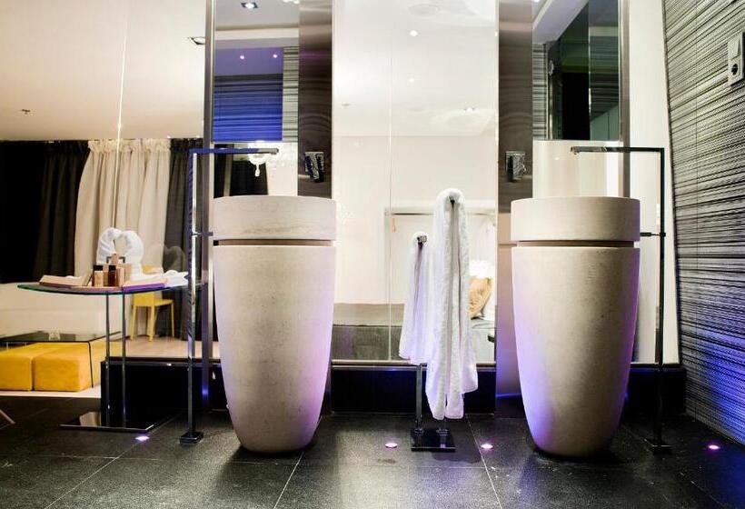 جناح مزود بحمام سباحة, Kadrit