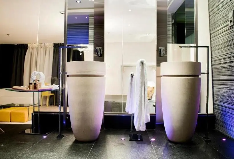 Suite con Piscina, Kadrit