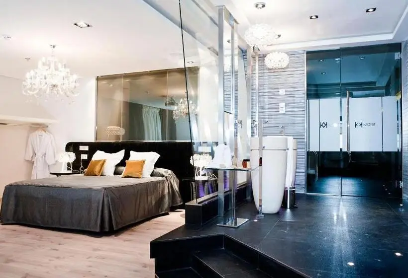 Suite con Piscina, Kadrit