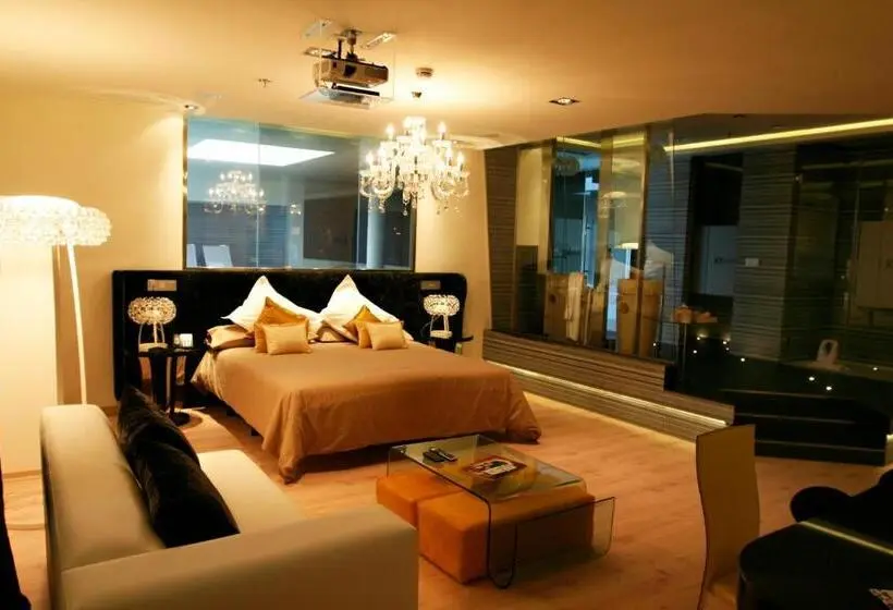 Suite con Piscina, Kadrit