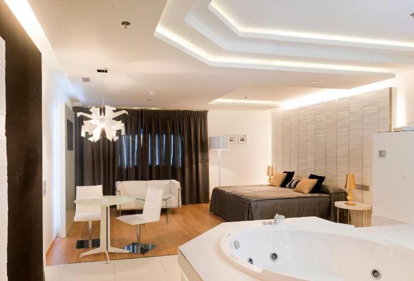 デラックスルーム, Kadrit