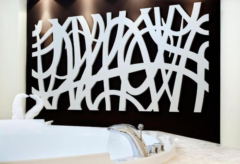 デラックスルーム, Kadrit