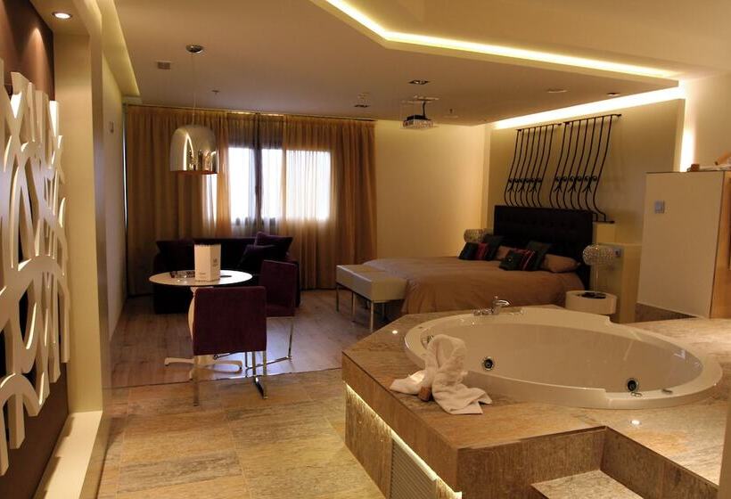 デラックスルーム, Kadrit