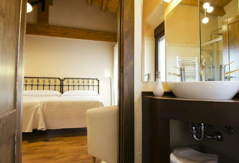 基本三人间, La Casona De La Mesta