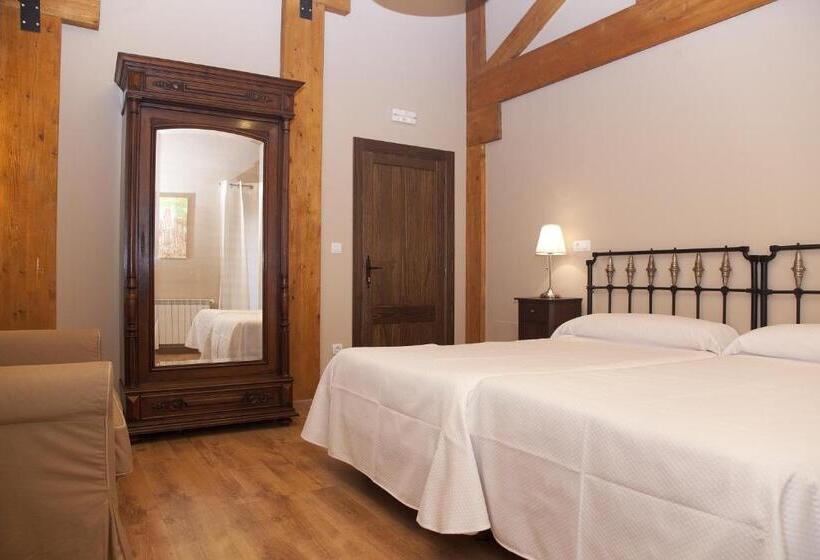 基本三人间, La Casona De La Mesta