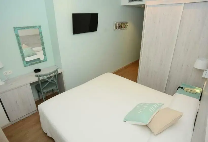 Standard Room with Terrace, L'escala Centre