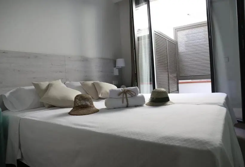 Standard Room with Terrace, L'escala Centre
