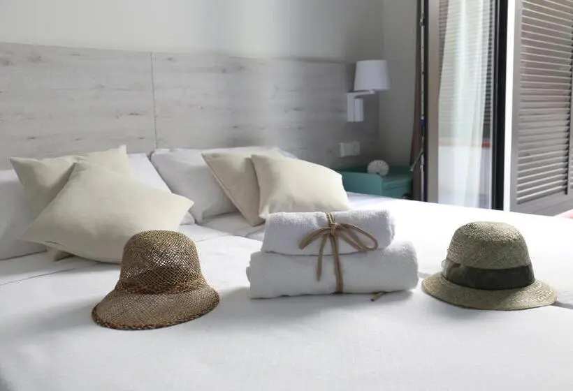 Standard Room with Terrace, L'escala Centre