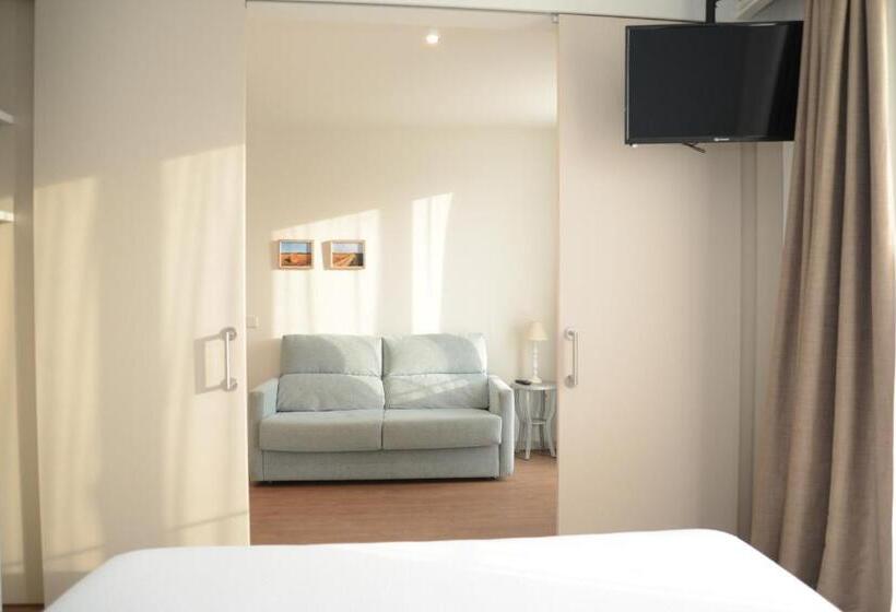 주니어 스위트, L'escala Centre