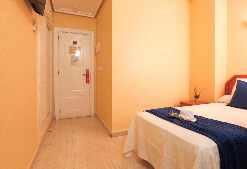 اتاق استاندارد یک نفره, Tuto