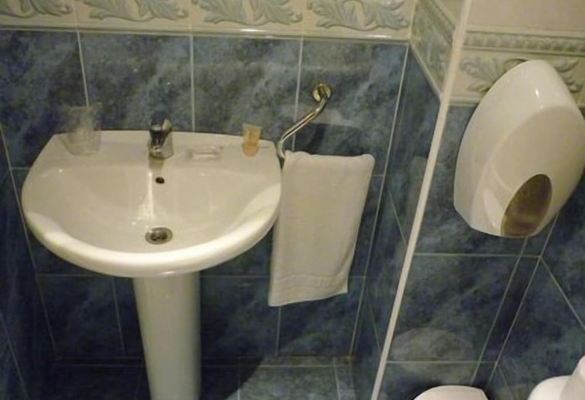 اتاق استاندارد یک نفره, Tuto