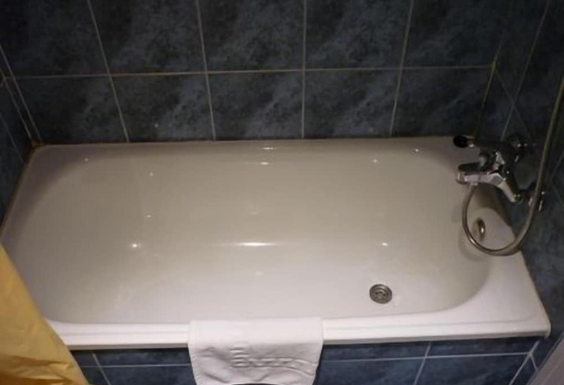 اتاق سوپریور یک تخته, Tuto