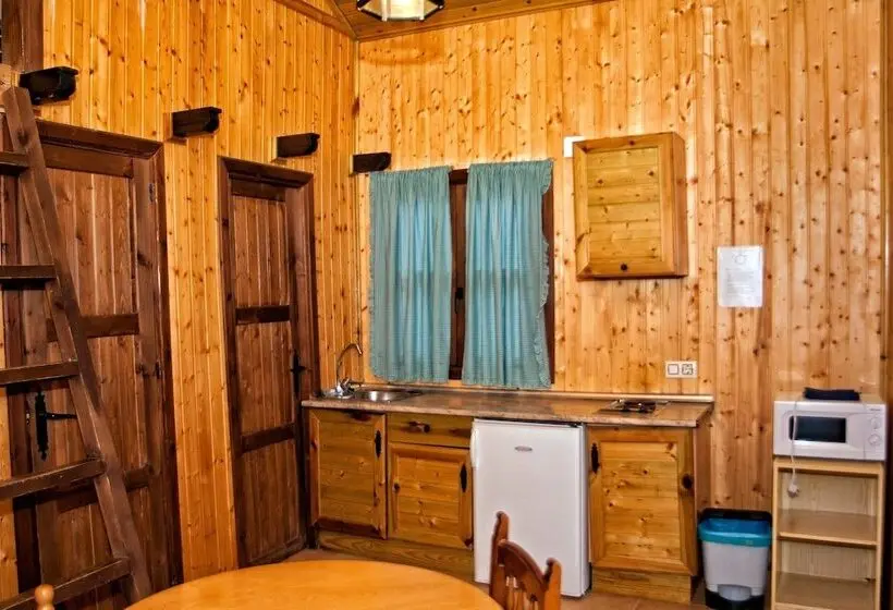Standard-bungalow 2 Makuuhuonetta, Camping Alpujarras