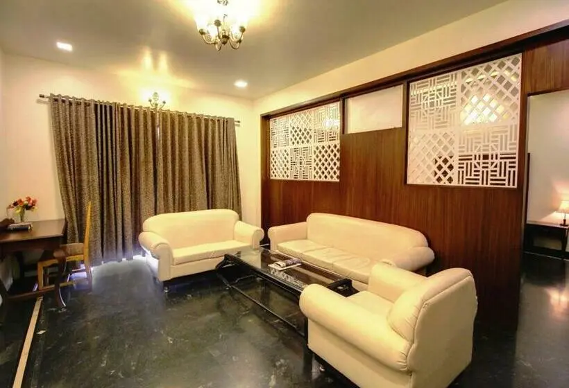 プレジデントスイートルーム, Damanganga Valley Resort Silvassa