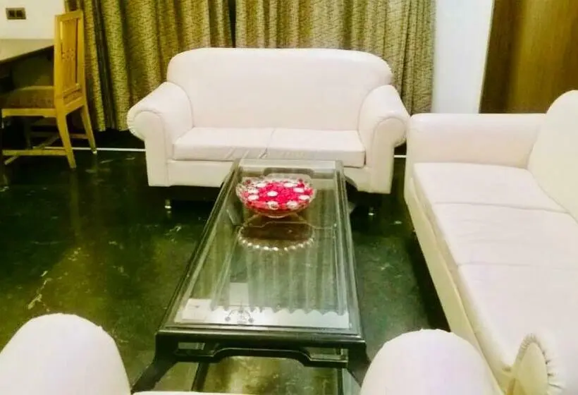 プレジデントスイートルーム, Damanganga Valley Resort Silvassa