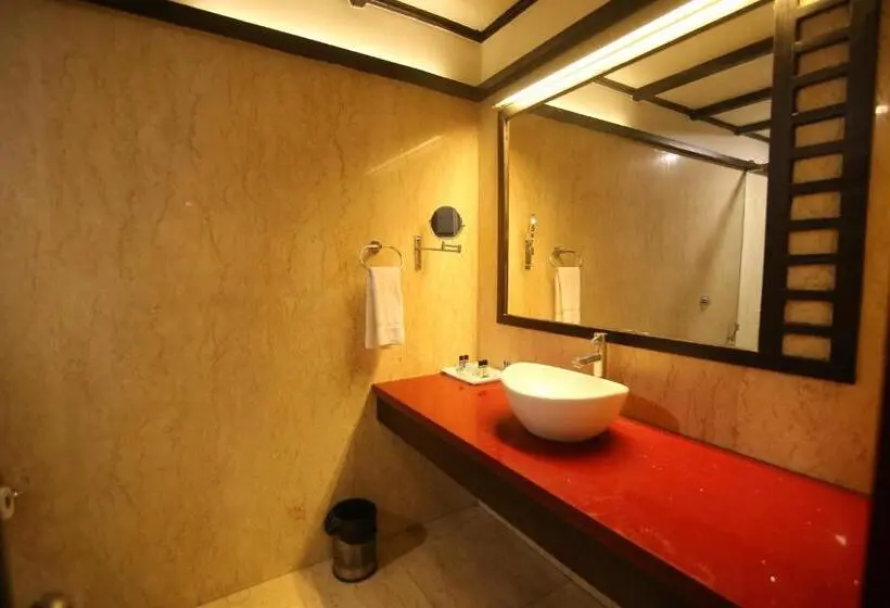 キングサイズベッドのスタンダードルーム, Damanganga Valley Resort Silvassa