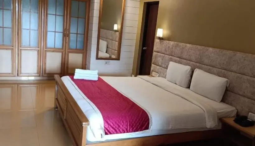 キングサイズベッドのスタンダードルーム, Damanganga Valley Resort Silvassa