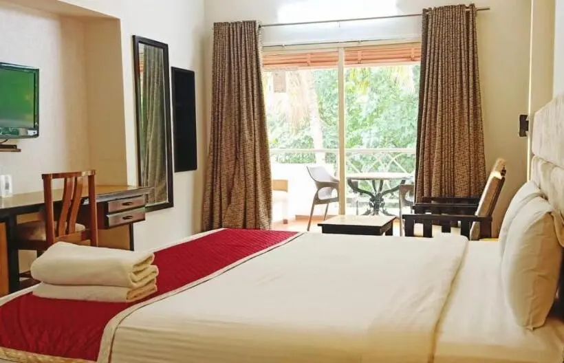 キングサイズベッドのスタンダードルーム, Damanganga Valley Resort Silvassa