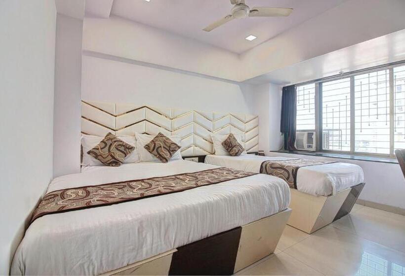 חדר קלאסי לשלושה, City View