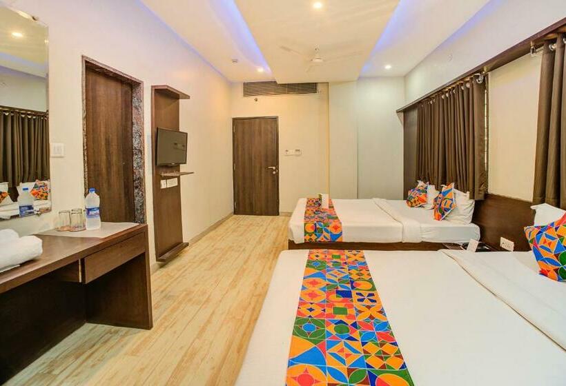 Family Room, Fabhotel Bee Town