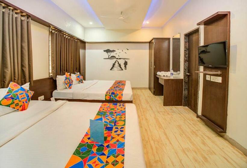 Family Room, Fabhotel Bee Town