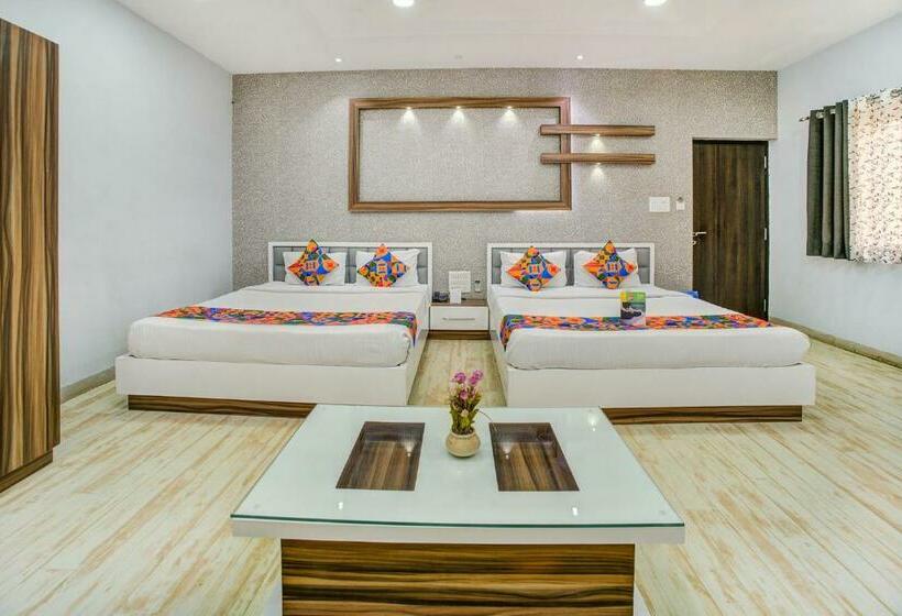 Triple Executiva, Fabhotel Bee Town