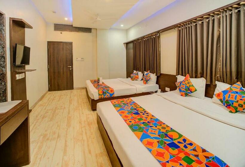 Family Room, Fabhotel Bee Town