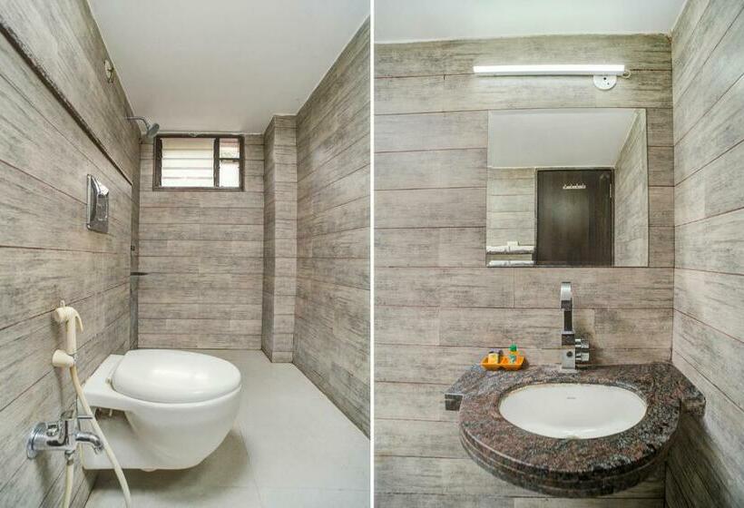 Family Room, Fabhotel Bee Town