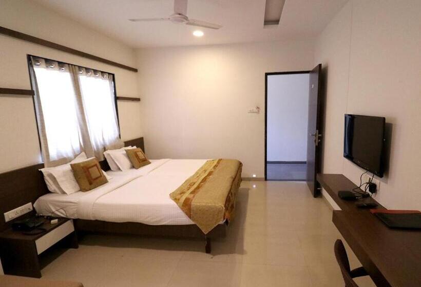 اتاق لوکس, Girnar