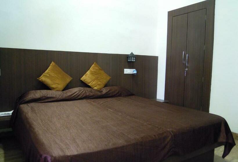 חדר אקזקיוטיב, Grand Barrack