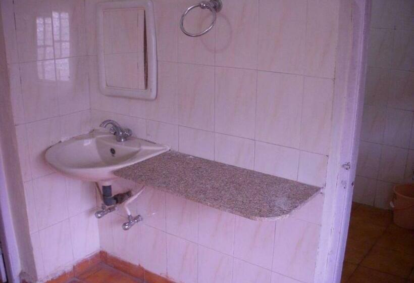 חדר דלוקס, Grand Barrack