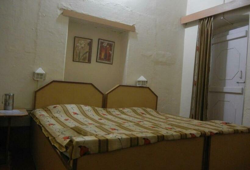 חדר סטנדרט, Grand Barrack