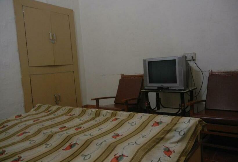 חדר סטנדרט, Grand Barrack