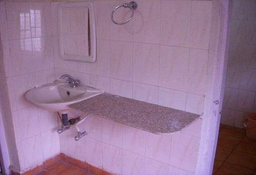 חדר דלוקס, Grand Barrack