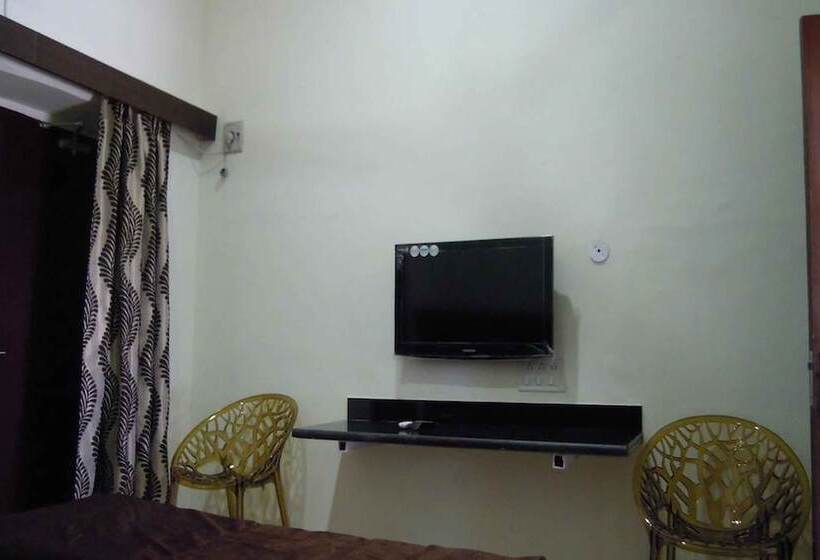 חדר אקזקיוטיב, Grand Barrack