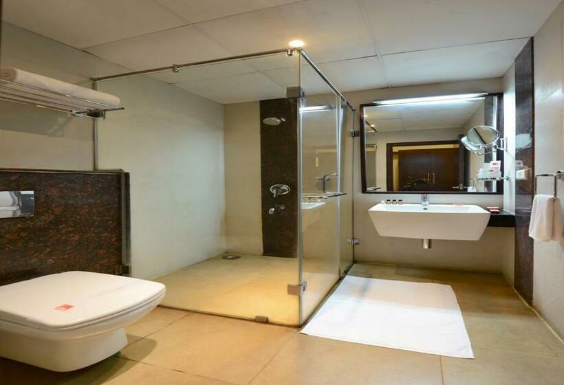 Quarto Deluxe com Sacada, Green View Clarks Inn, Shimoga