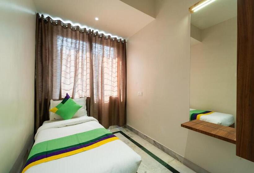Deluxe Room, Treebo Kaveri