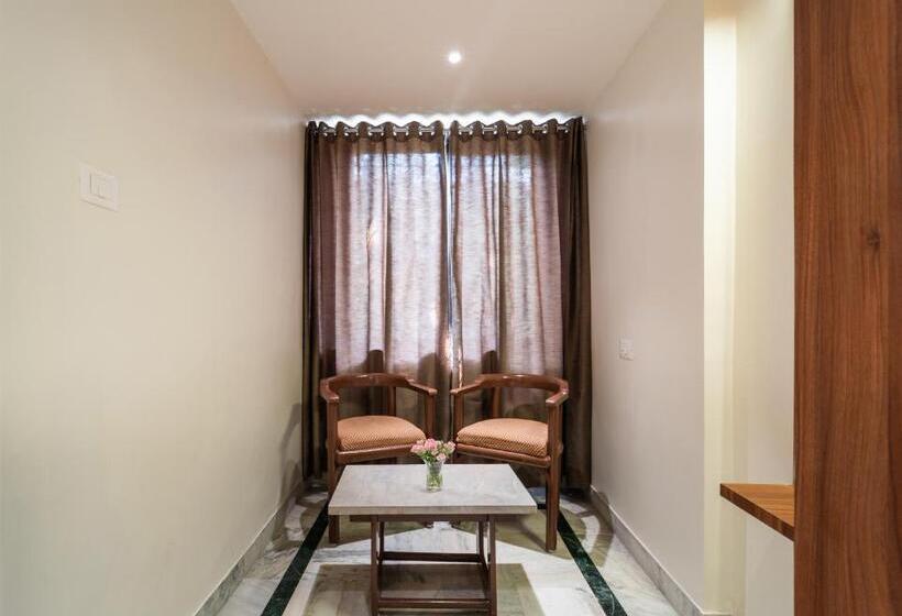 Deluxe Room, Treebo Kaveri