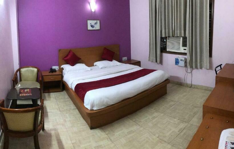 חדר דלוקס, Magnet House