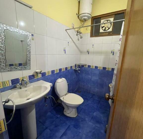 חדר דלוקס, Magnet House