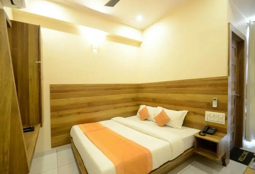 اتاق لوکس, Metro Inn