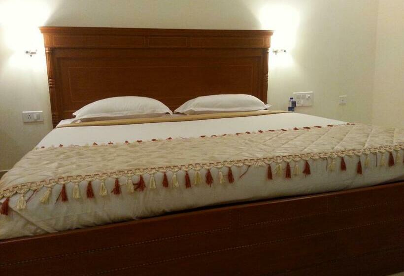 标准间, Paramount Inn