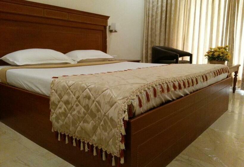 标准间, Paramount Inn